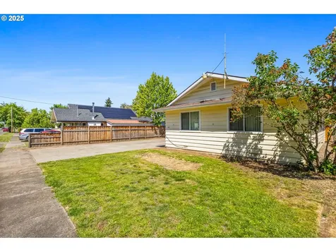 415 W Ash Street Lebanon OR 97355