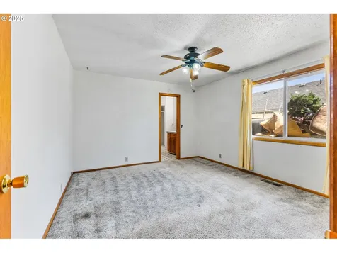 415 W Ash Street Lebanon OR 97355