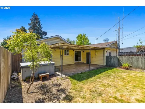 415 W Ash Street Lebanon OR 97355