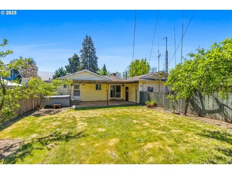 415 W Ash Street Lebanon OR 97355