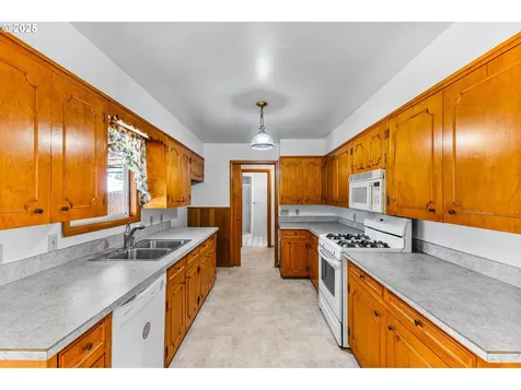 415 W Ash Street Lebanon OR 97355