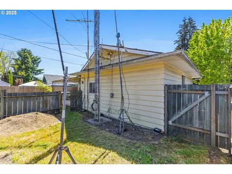 415 W Ash Street Lebanon OR 97355