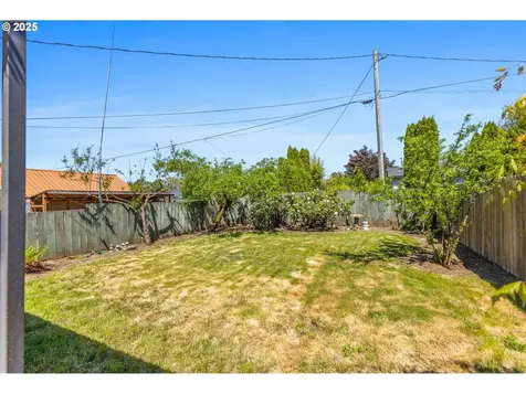 415 W Ash Street Lebanon OR 97355