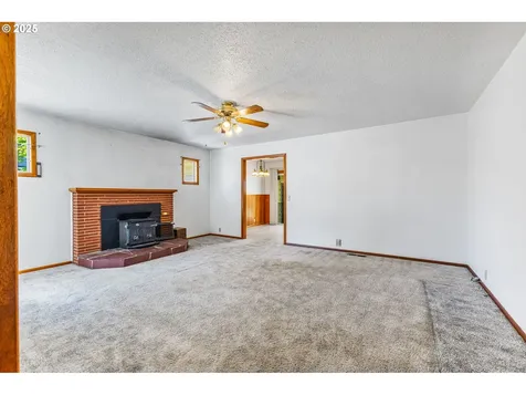 415 W Ash Street Lebanon OR 97355