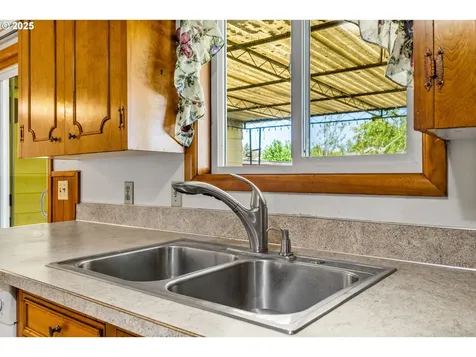 415 W Ash Street Lebanon OR 97355