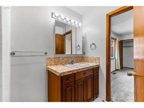 415 W Ash Street Lebanon OR 97355