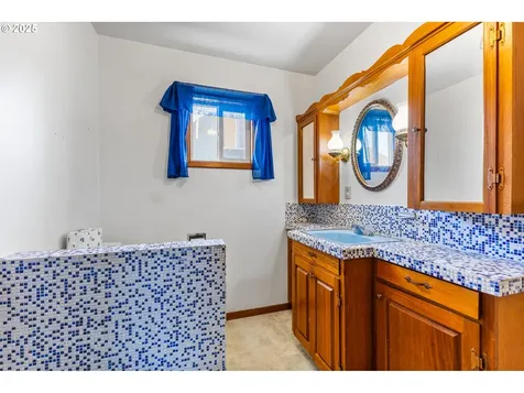 415 W Ash Street Lebanon OR 97355
