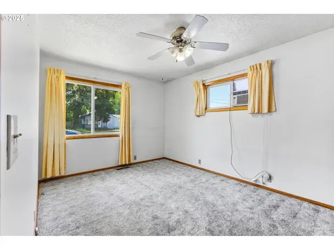 415 W Ash Street Lebanon OR 97355