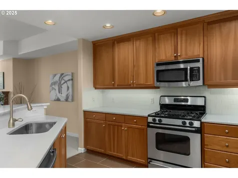4873 NW Promenade Terrace Portland OR 97229