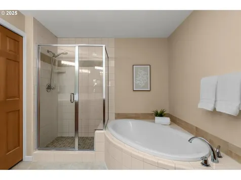 4873 NW Promenade Terrace Portland OR 97229
