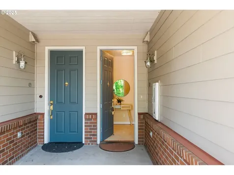 4873 NW Promenade Terrace Portland OR 97229