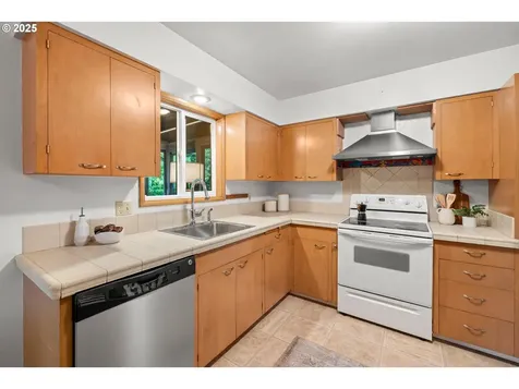 6312 SW 27th Avenue Portland OR 97239