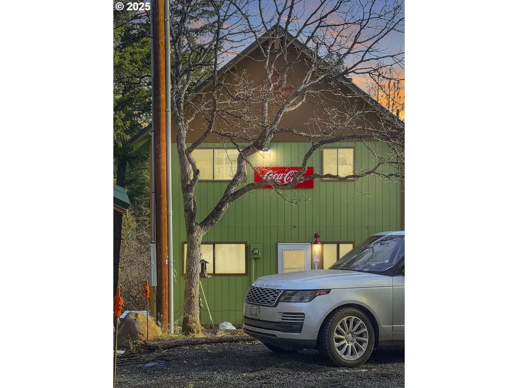 77386 Highway 216 Maupin OR 97037