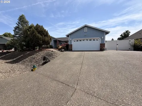 2273 Eagle Loop Sutherlin OR 97479
