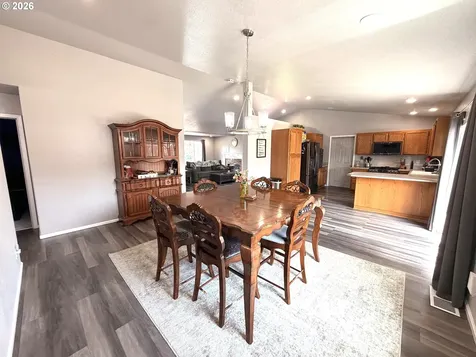 2273 Eagle Loop Sutherlin OR 97479