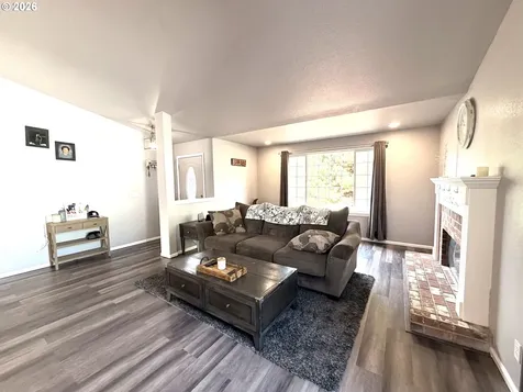 2273 Eagle Loop Sutherlin OR 97479
