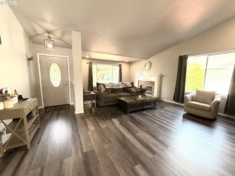 2273 Eagle Loop Sutherlin OR 97479