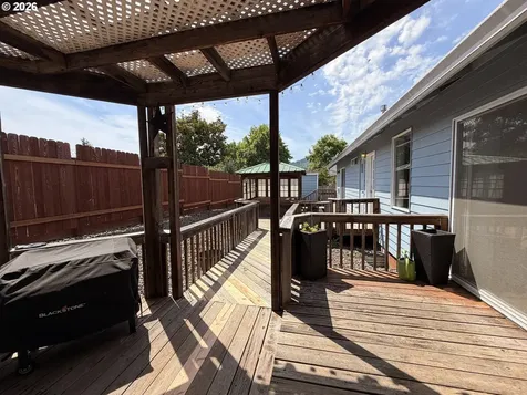2273 Eagle Loop Sutherlin OR 97479