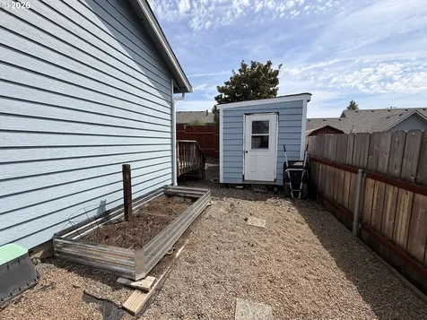 2273 Eagle Loop Sutherlin OR 97479