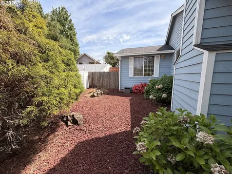 2273 Eagle Loop Sutherlin OR 97479