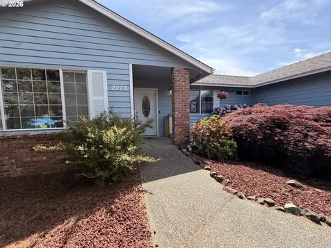 2273 Eagle Loop Sutherlin OR 97479