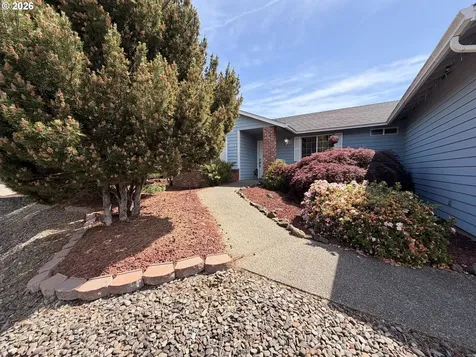 2273 Eagle Loop Sutherlin OR 97479
