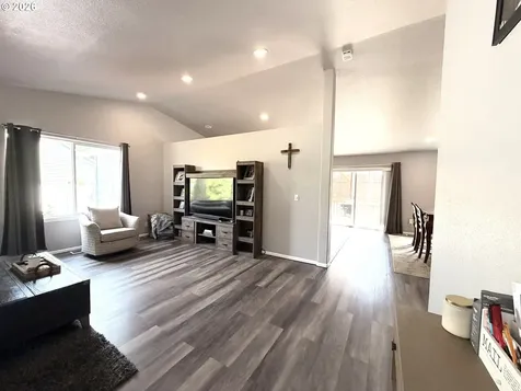 2273 Eagle Loop Sutherlin OR 97479