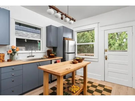 1231 SE 52nd Avenue Portland OR 97215