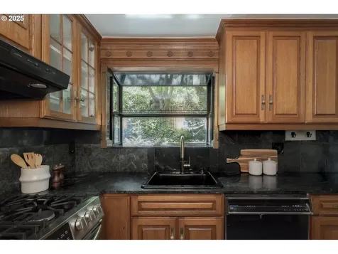 12004 SE Henderson Drive Portland OR 97266