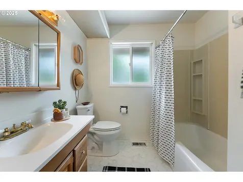 1520 SE 109th Avenue Portland OR 97216