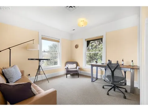 1818 NE Irving Street Portland OR 97232