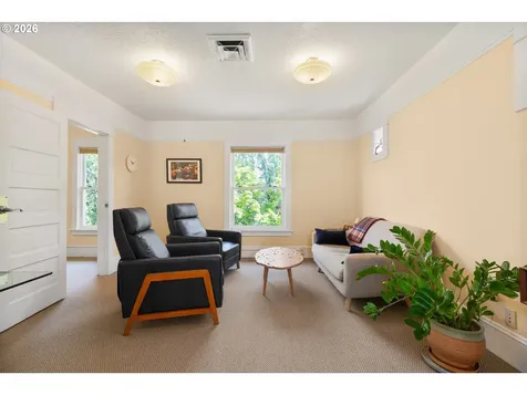 1818 NE Irving Street Portland OR 97232