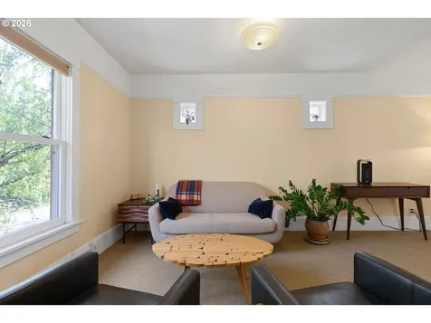 1818 NE Irving Street Portland OR 97232