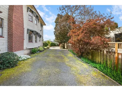1818 NE Irving Street Portland OR 97232
