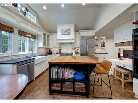 1665 SW Highland Parkway Portland OR 97221