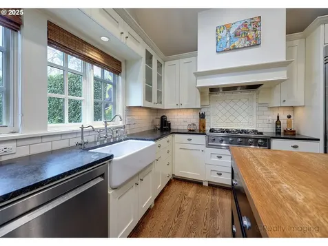 1665 SW Highland Parkway Portland OR 97221