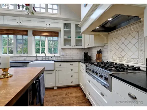 1665 SW Highland Parkway Portland OR 97221