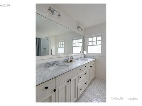 1665 SW Highland Parkway Portland OR 97221