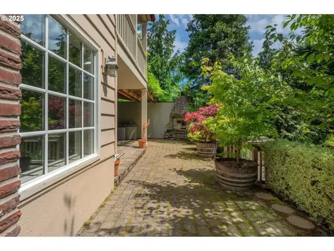 1665 SW Highland Parkway Portland OR 97221