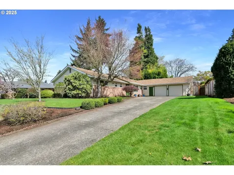 471 Roan Drive Eugene OR 97401