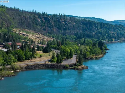 62071 State Highway 14 Underwood WA 98651