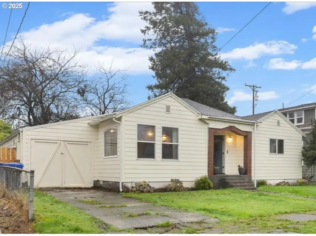 2305 7th Street Tillamook OR 97141