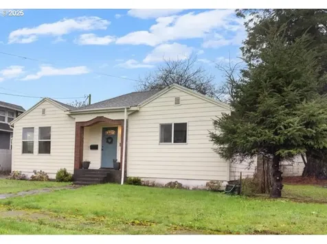 2305 7th Street Tillamook OR 97141