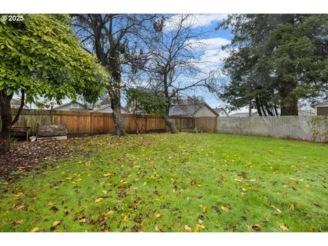 2305 7th Street Tillamook OR 97141