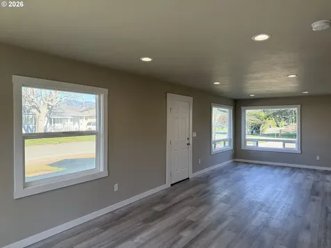 325 Railroad Street Brookings OR 97415