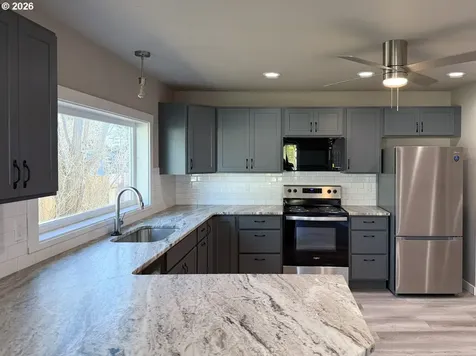 325 Railroad Street Brookings OR 97415