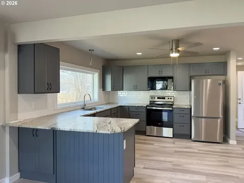 325 Railroad Street Brookings OR 97415