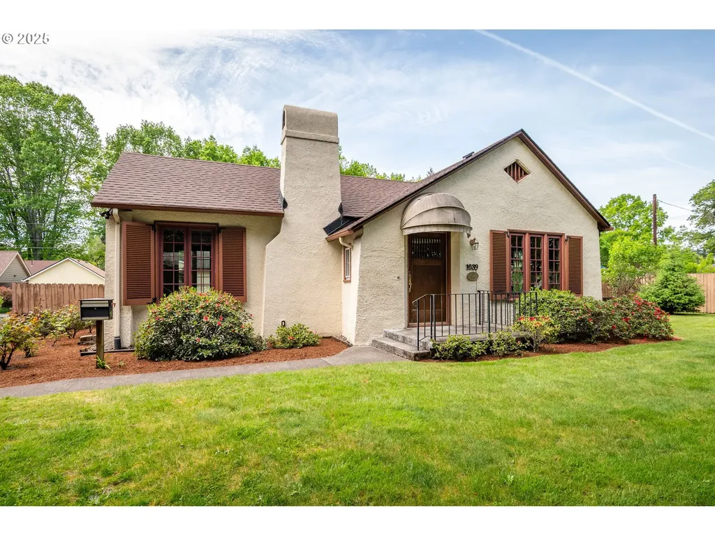 1639 21st Avenue Longview WA 98632