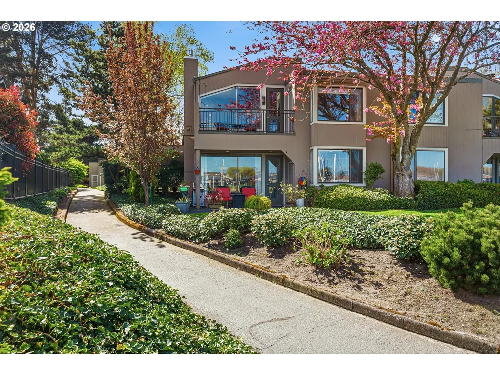 401 N Tomahawk Island Drive Portland OR 97217