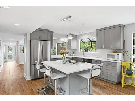 401 N Tomahawk Island Drive Portland OR 97217